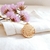 medaillon femme motif feuille