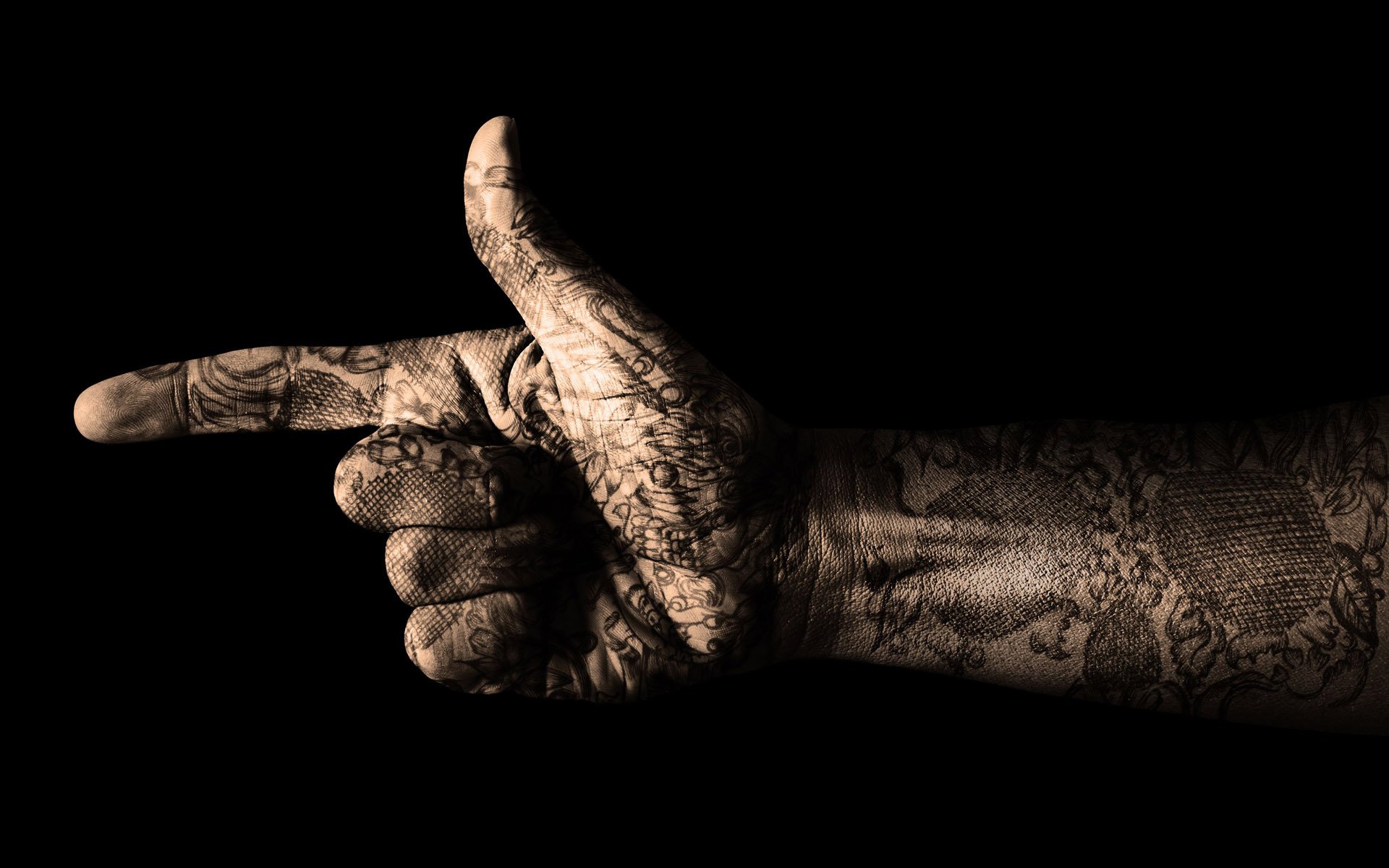 657850 arm tattoo