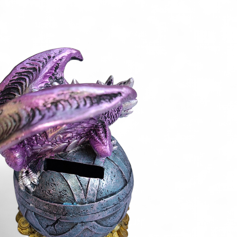 Tirelire dragon violet sur trésor - PW220068-11