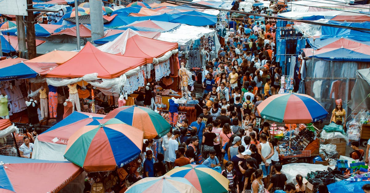 photo de foule de gens sur le marche