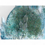 Dragon sur pierre bleue et cristaux lumineux - PW240216