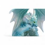 Dragon sur pierre bleue et cristaux lumineux - PW240216