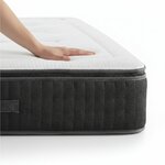 Matelas-hotelier-Duchesse-ressorts-ensachés-confort-fermeté-ressorts-ensachés-Komalhotel-main posée