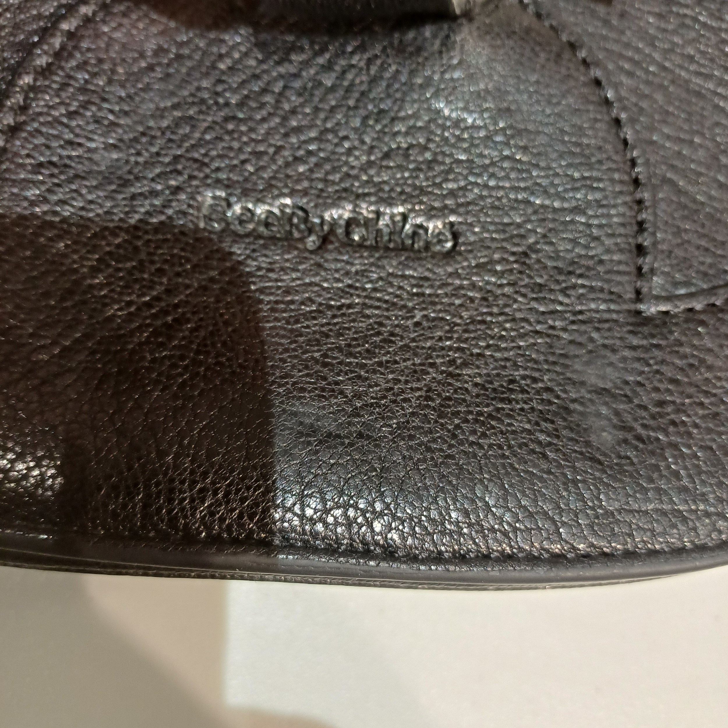 1000168555