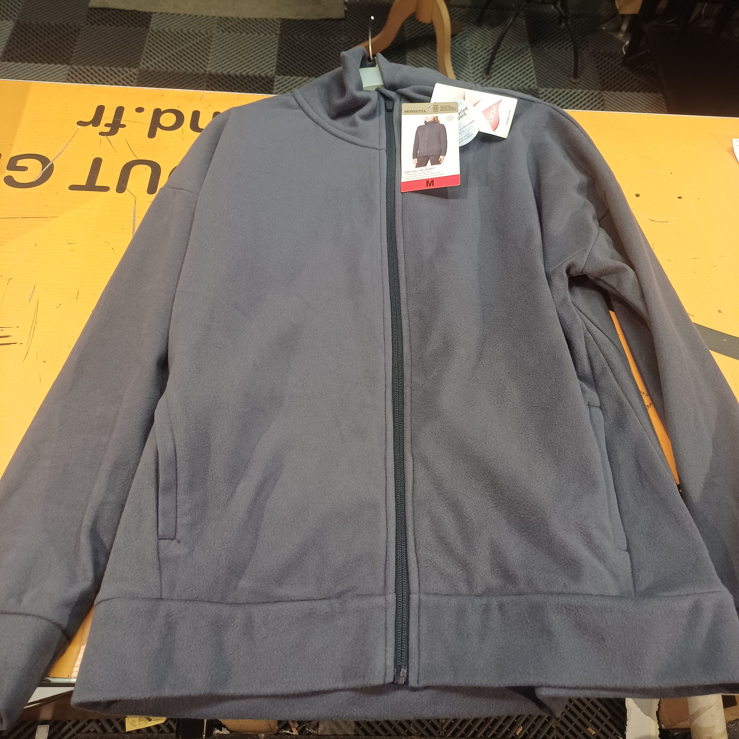 1000158136