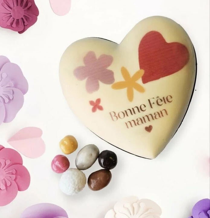 coeur-garni-de-chocolats-photo-principale-1