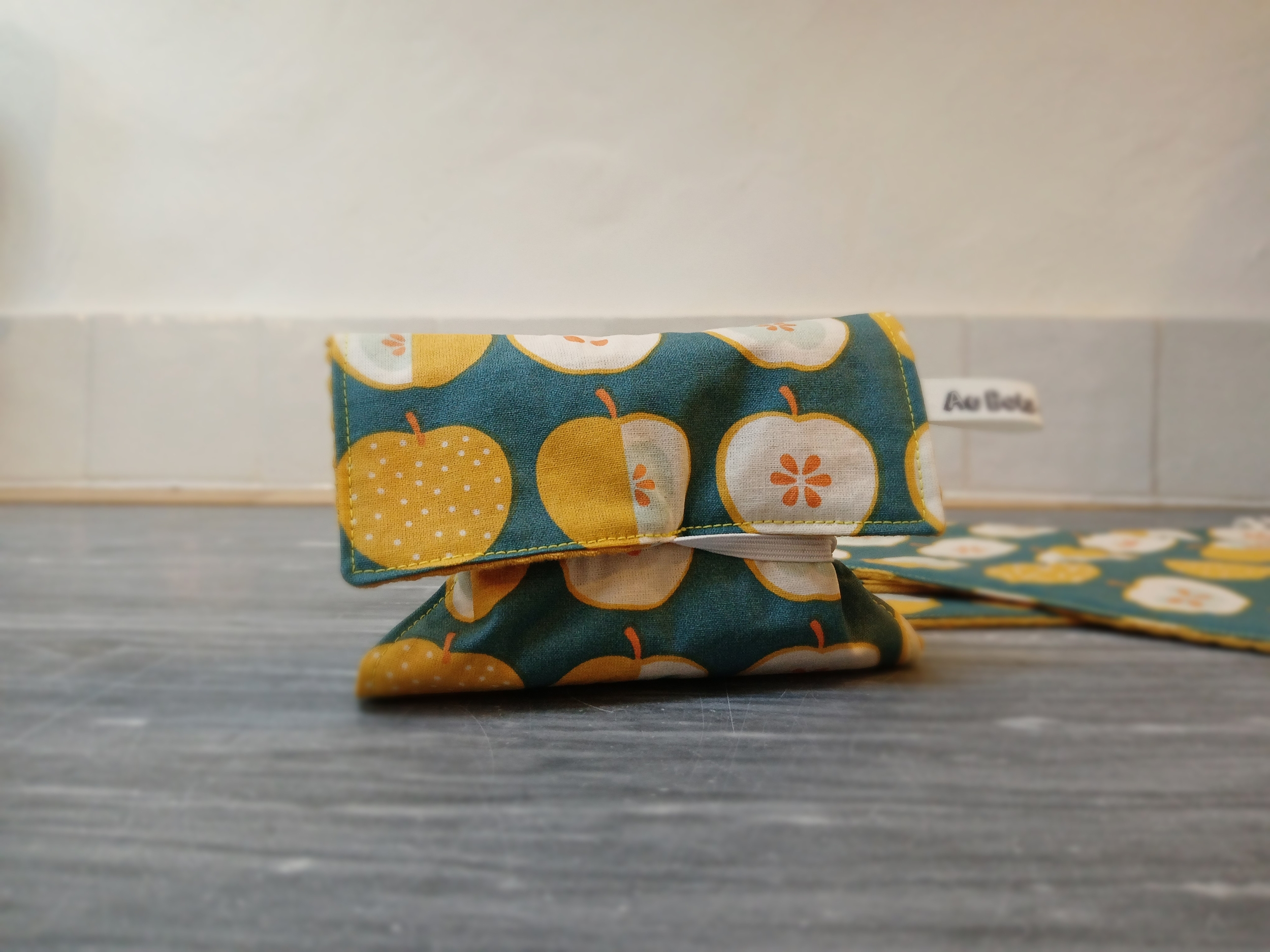 pochette savon pomme jaune