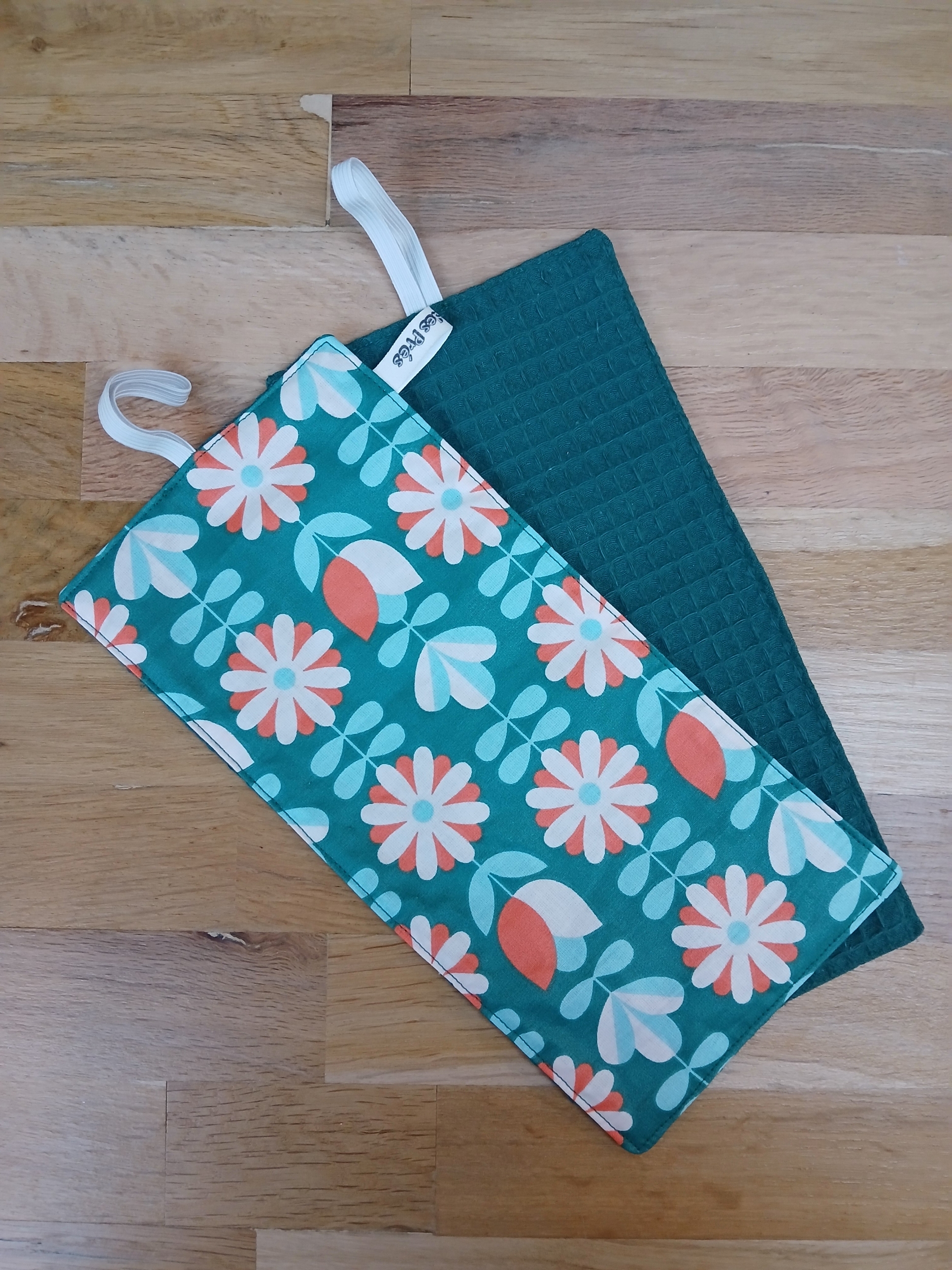 pochette savon fleur vert foncé recto verso