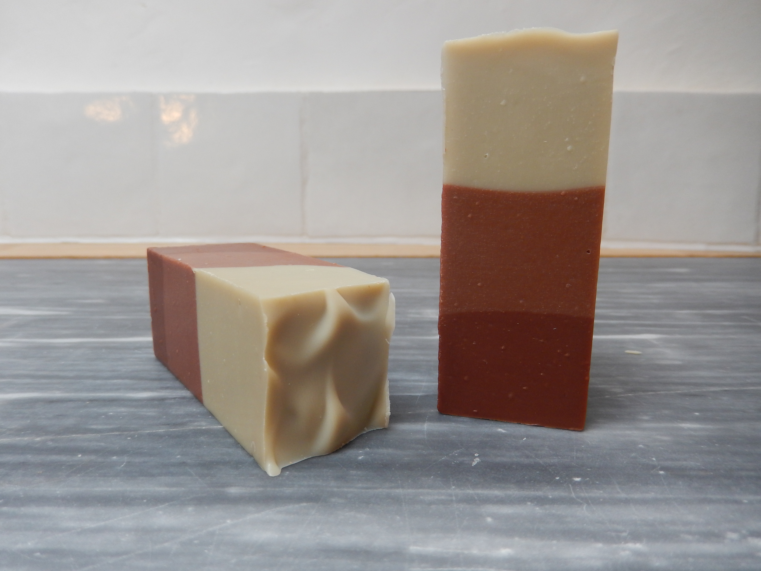 savon trois couleurs dargile pour voyager