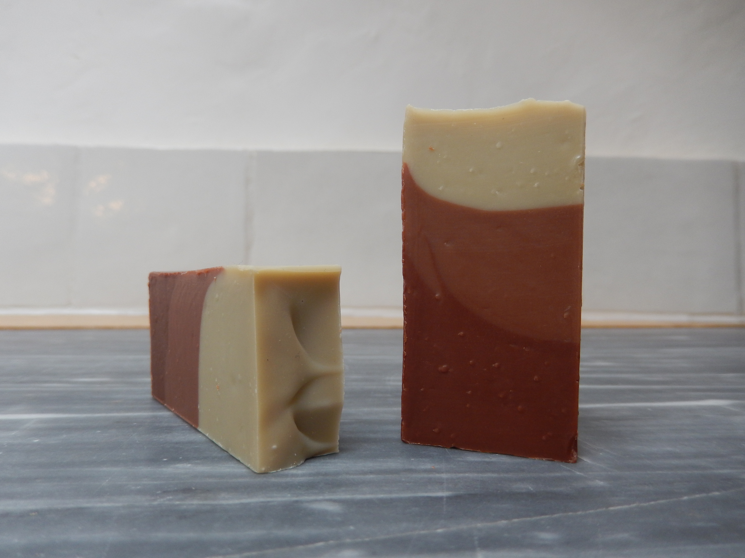mini savon riche en argiles blanche et rouge
