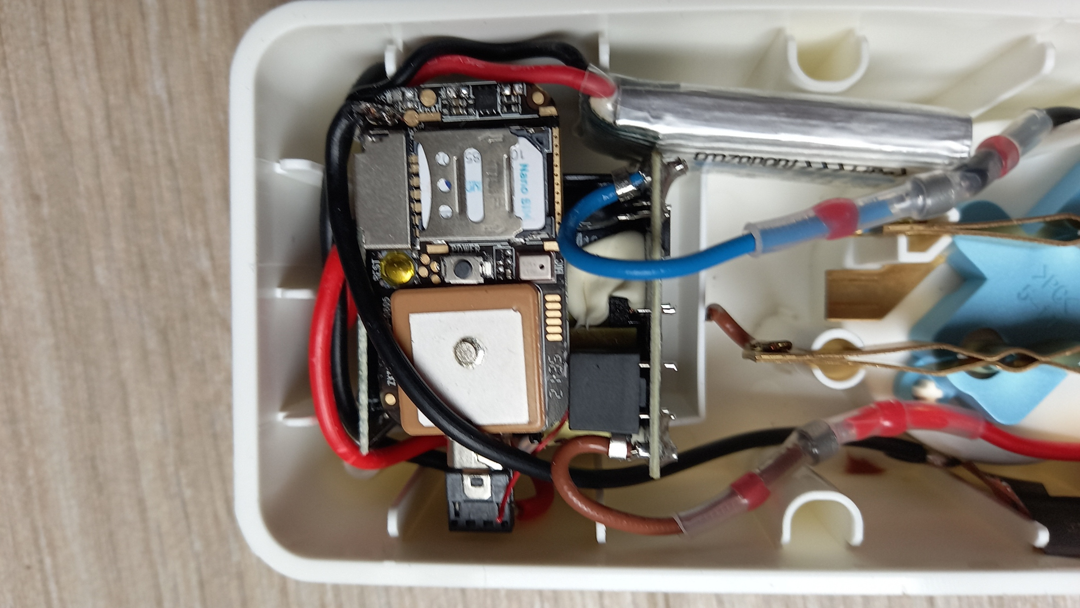 Intérieur de la multiprise microphone epion GSM