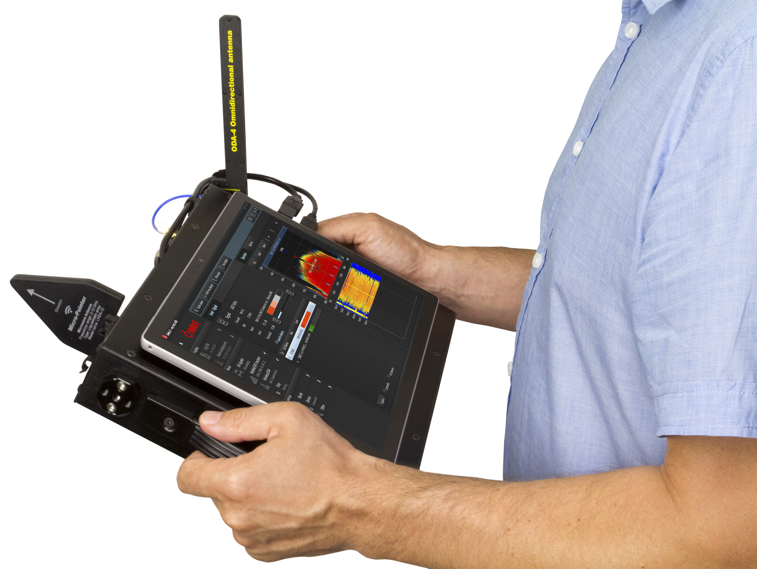 Delta S DigiscanLab détecteur de signaux autonome en main avec tablette