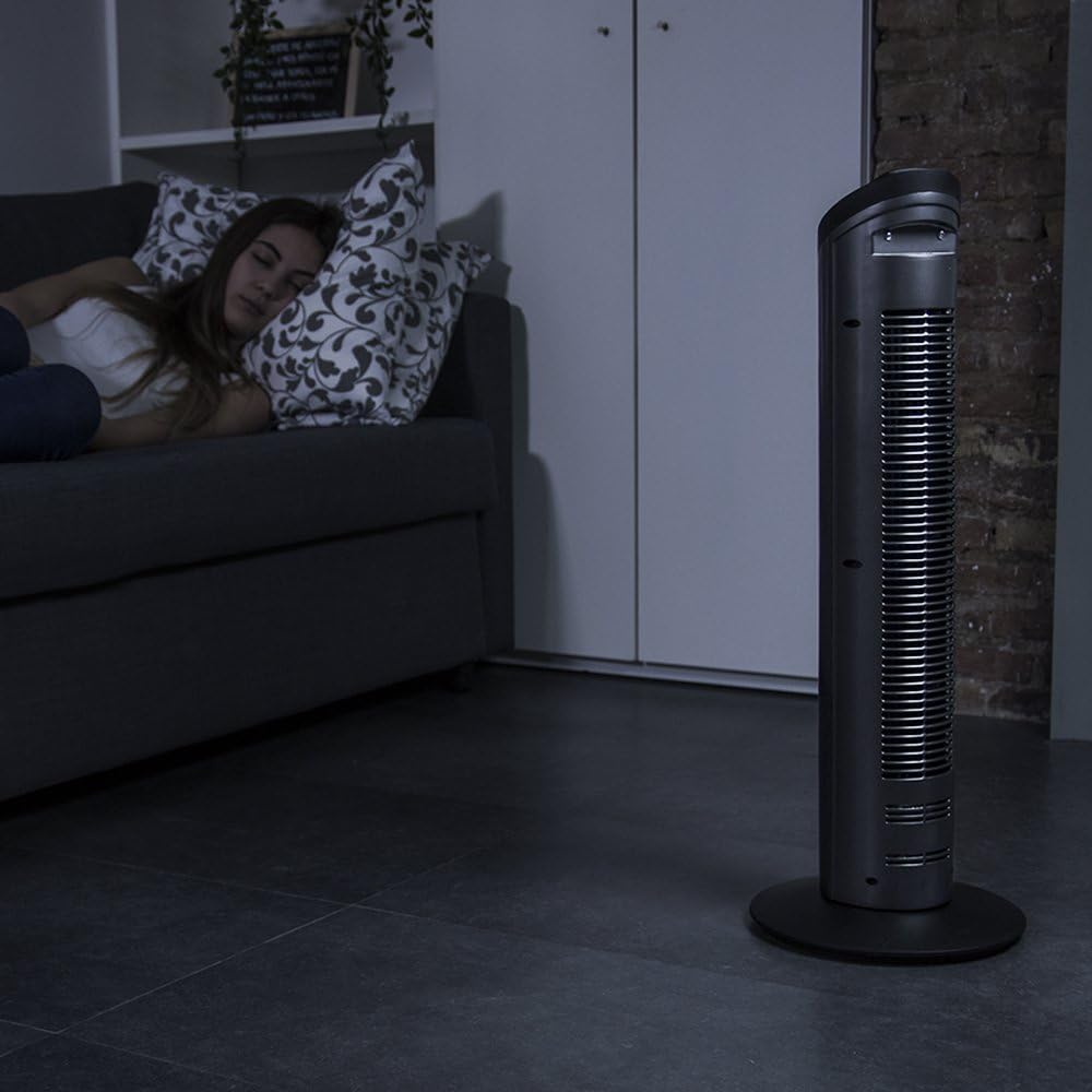 Tour Ventilateur Caméra espion 4K UHD - Vue dans une pièce - Nuit