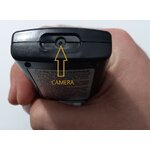 Vue de la caméra espion dissimulée dans une télécommande TV