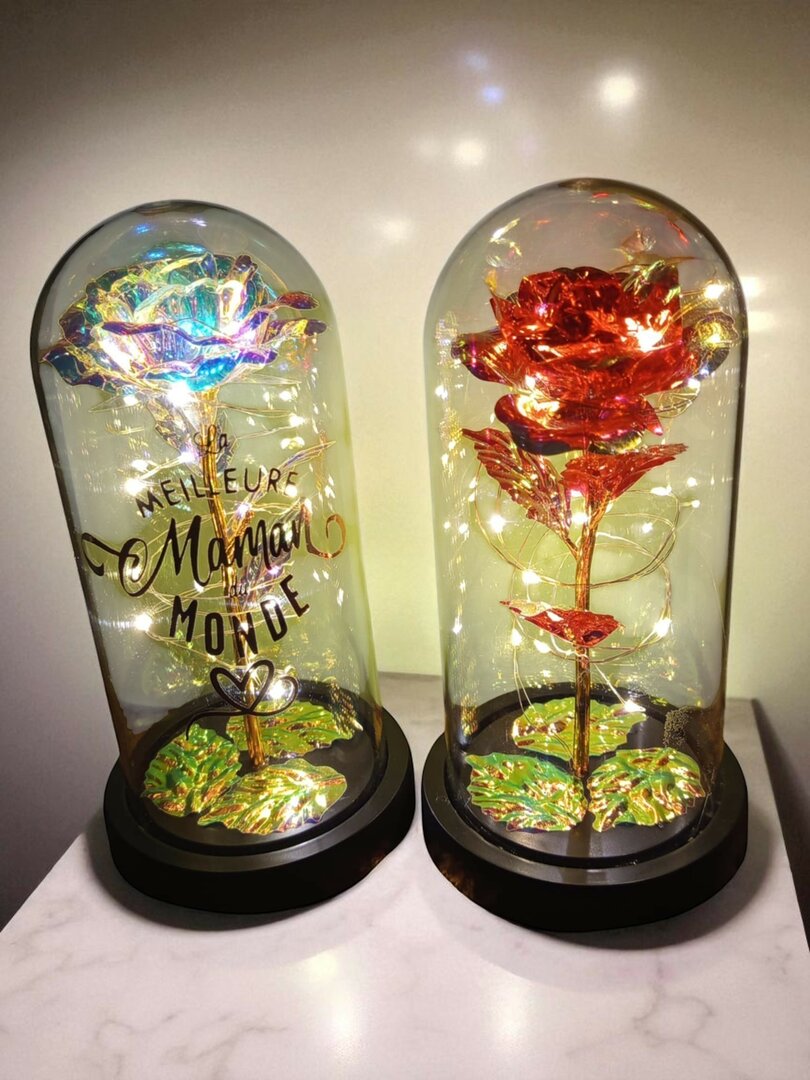Rose holographique sous cloche lumineuse – personnalisable