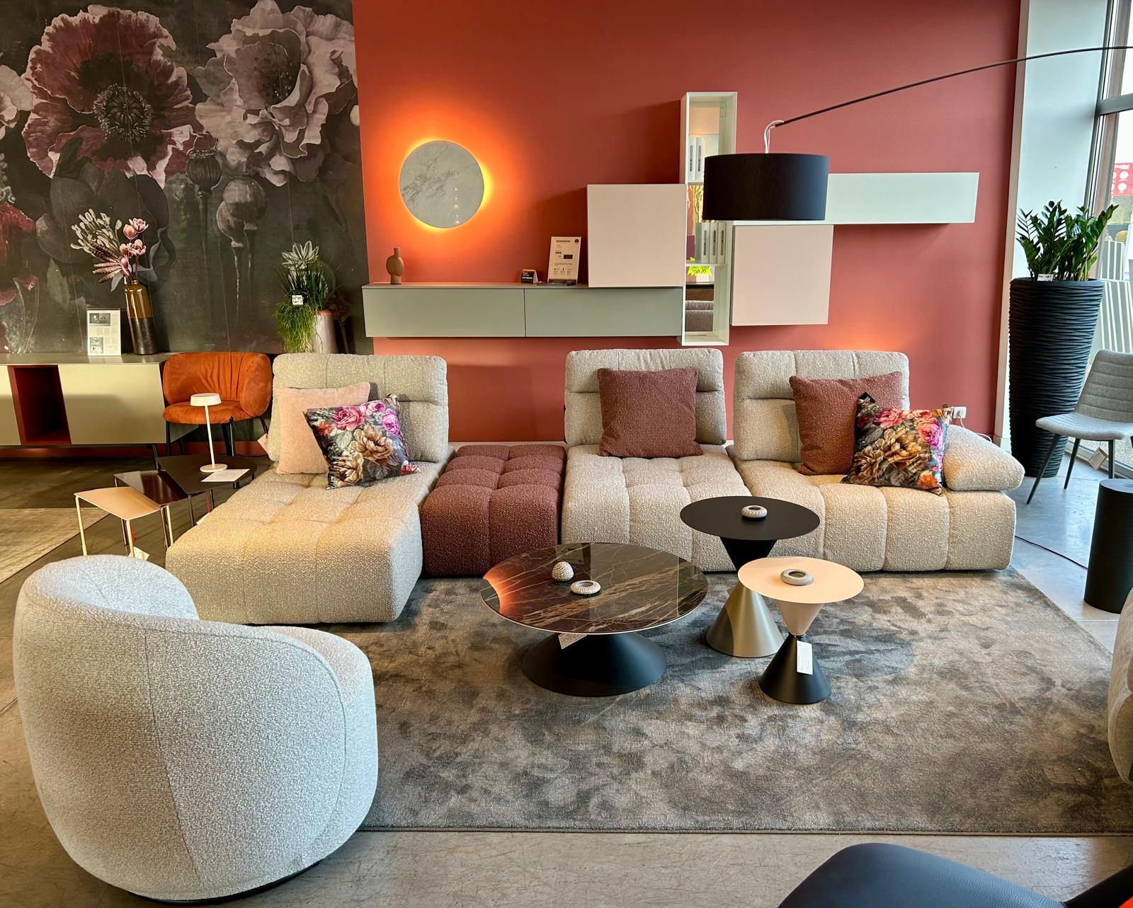 mod.Abba 234+125+113 tissu Univers 19 pouf 501 Univ.615 couss.Univers615 Fenke700 magasin(3)