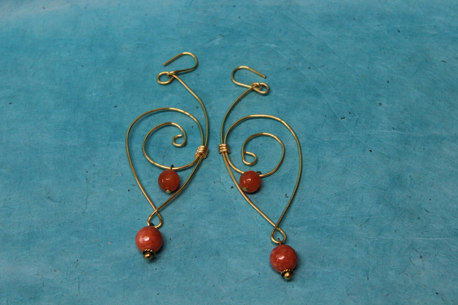 Boucle-Oreille-Pendente-Fil-Cuivre-Dore-Perles-Rhodonite-Facette-Veritable-2