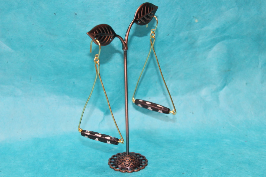 Boucle-Oreille-Fil-Cuivre-Dore-Perle-Noir-Etoile-2