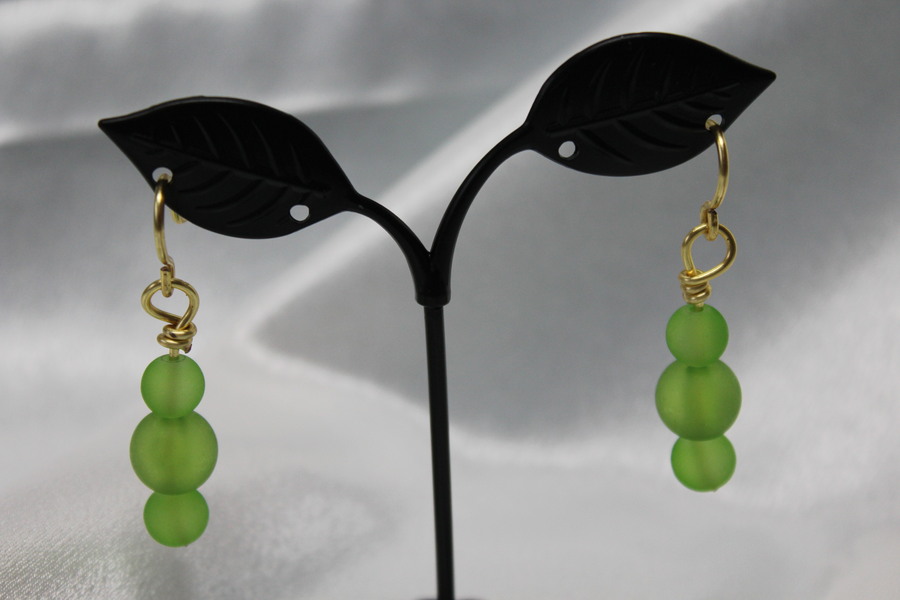 Boucle-Oreille-Fil-Cuivre-Dore-Perles-Verte-3