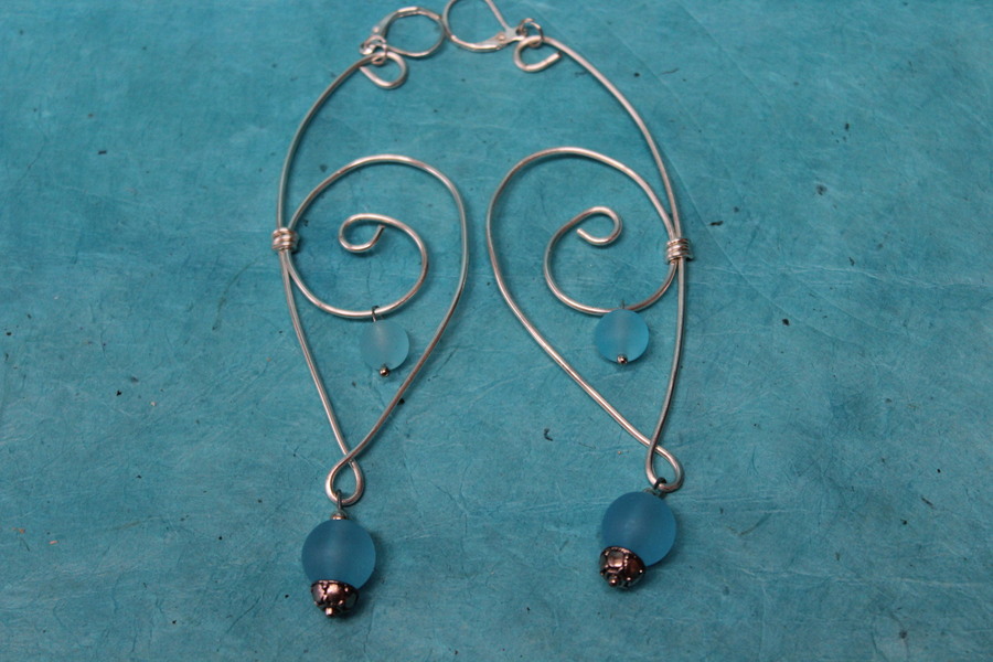 Boucle-Oreille-Pendente-Fil-Cuivre-Argente-Perles-Bleu-3