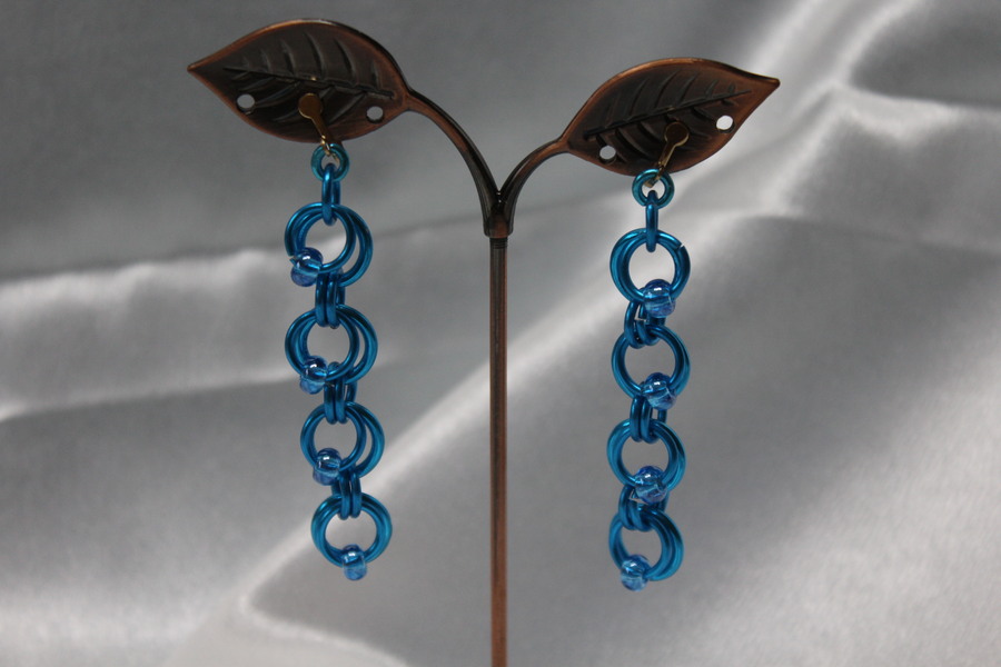 Boucle-Oreille-Fil-Alu-Perles-Bleu-2