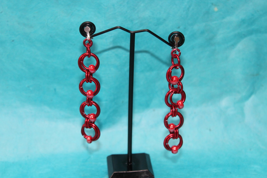 Boucle-Oreille-Fil-Alu-Perles-Rouge-1