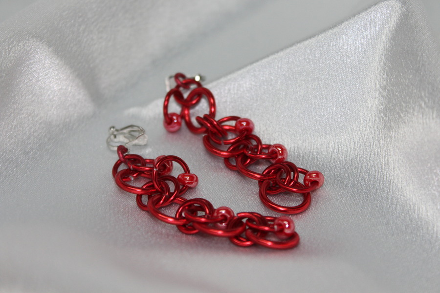 Boucle-Oreille-Fil-Alu-Perles-Rouge-2