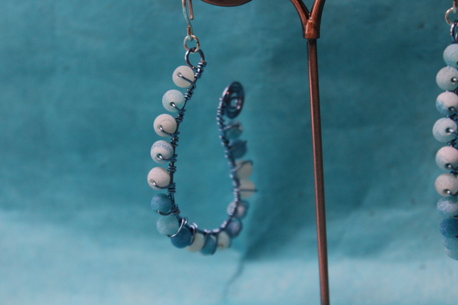 Boucle-Oreille-Fil-Cuivre-Argente-Perles-Agate-Bleu-2