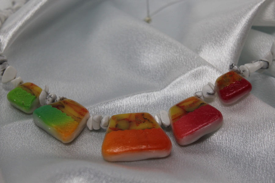 Collier-Chaine-Howlite-Veritable-Trapeze-Divers-Taille-Polymere-Multicolores (7)