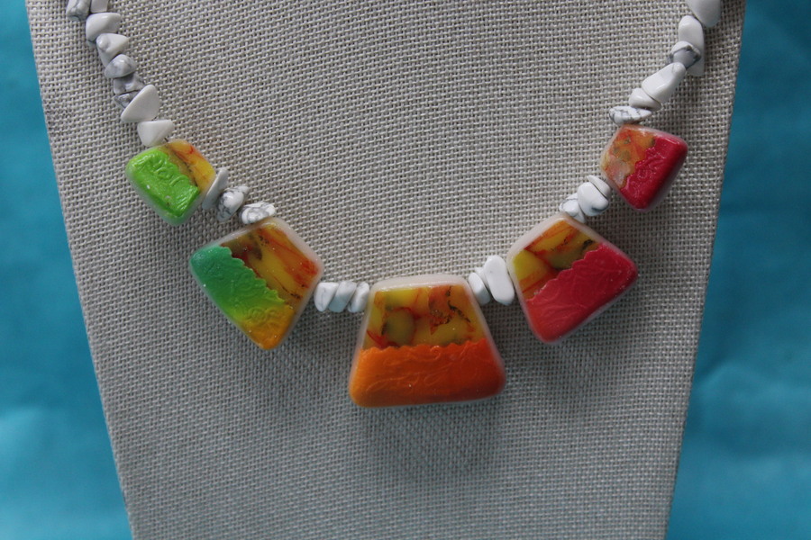 Collier-Chaine-Howlite-Veritable-Trapeze-Divers-Taille-Polymere-Multicolores (4)