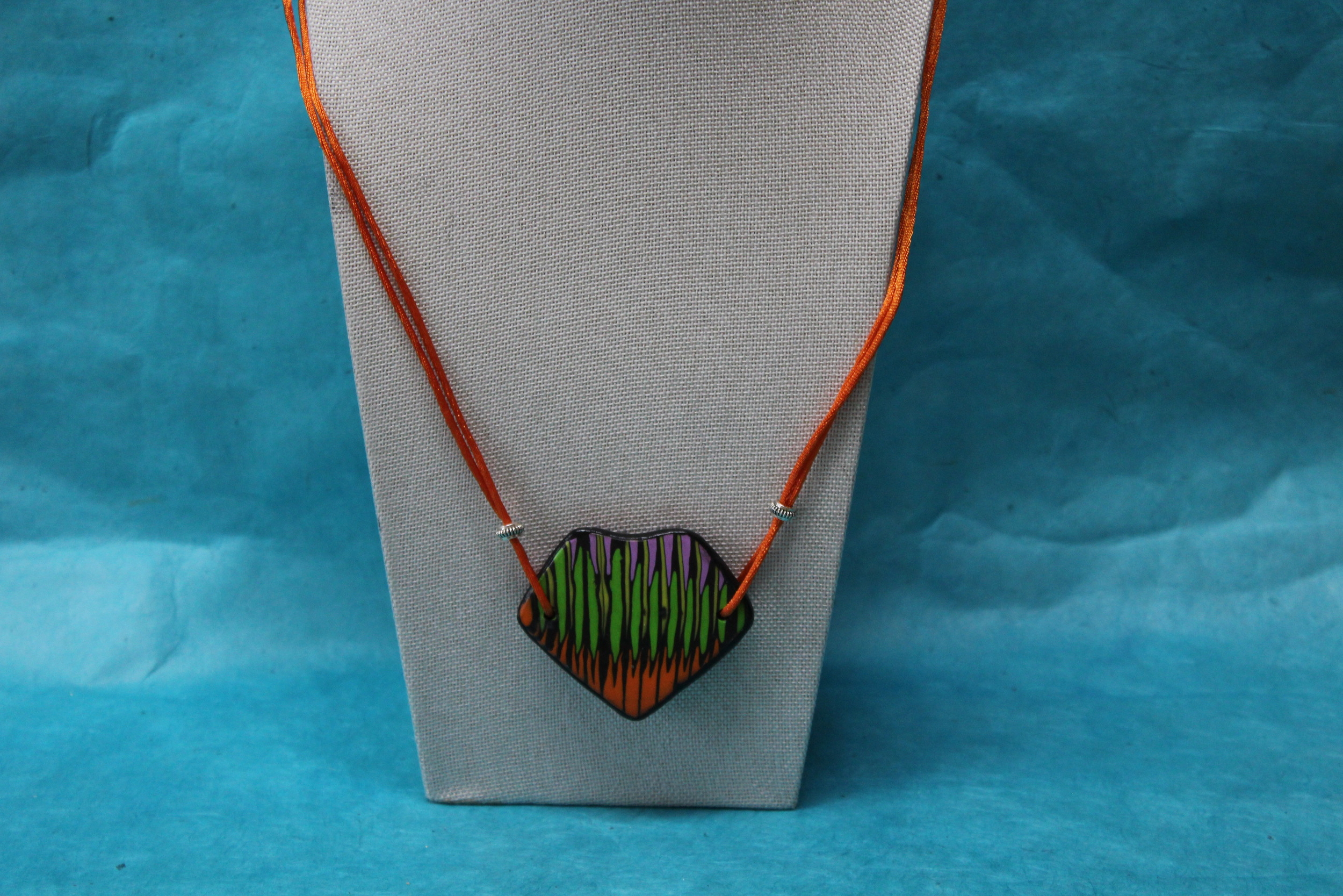 Collier-Cordon-Satine-Orange-Polymere-Plastron-Multicolores (5)