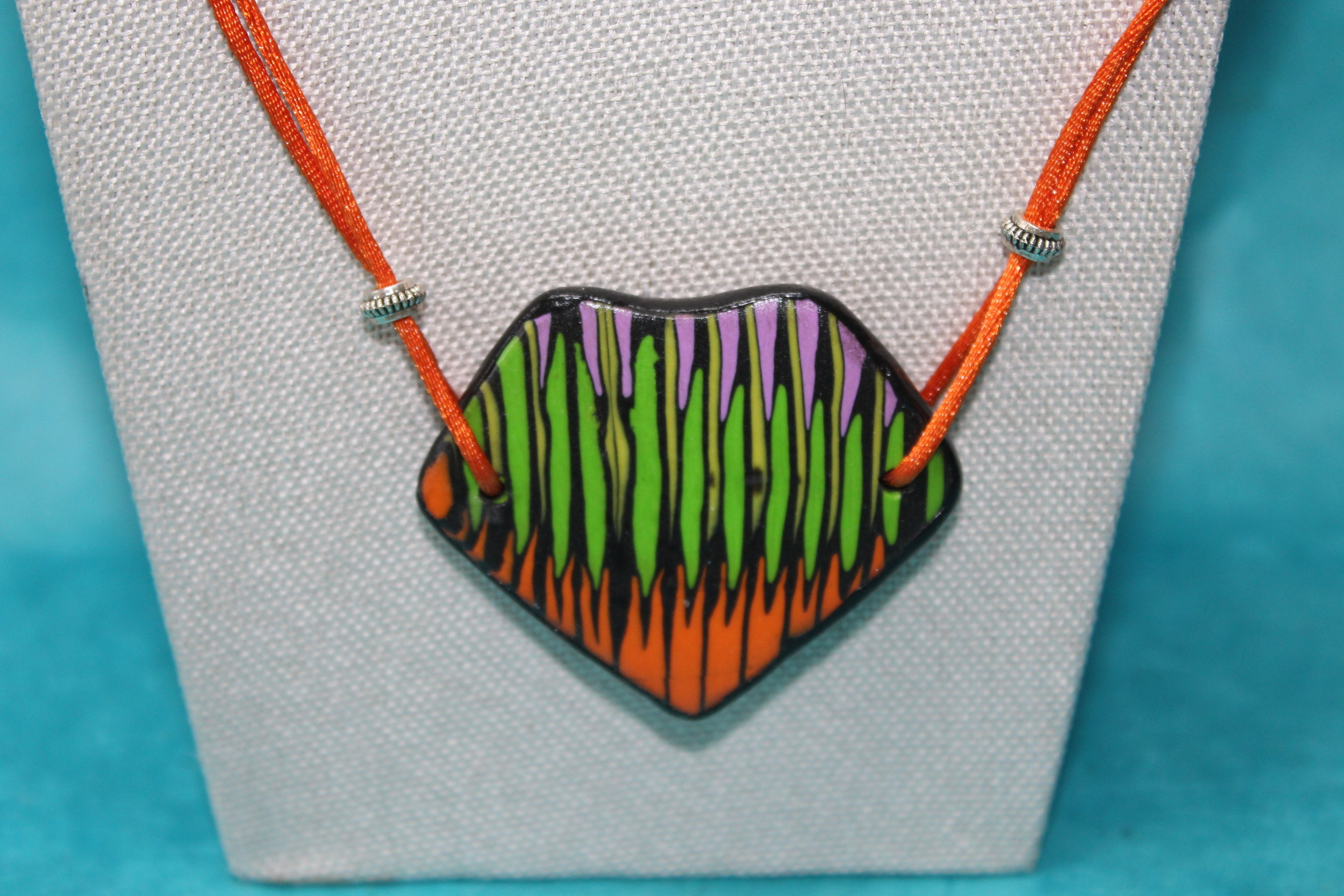 Collier-Cordon-Satine-Orange-Polymere-Plastron-Multicolores (6)