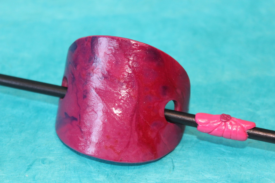 Barette Chignon Adulte Ovale en Pâte polymère-Fond Magenta ,Décalcomanie Marbré Bleu (2)