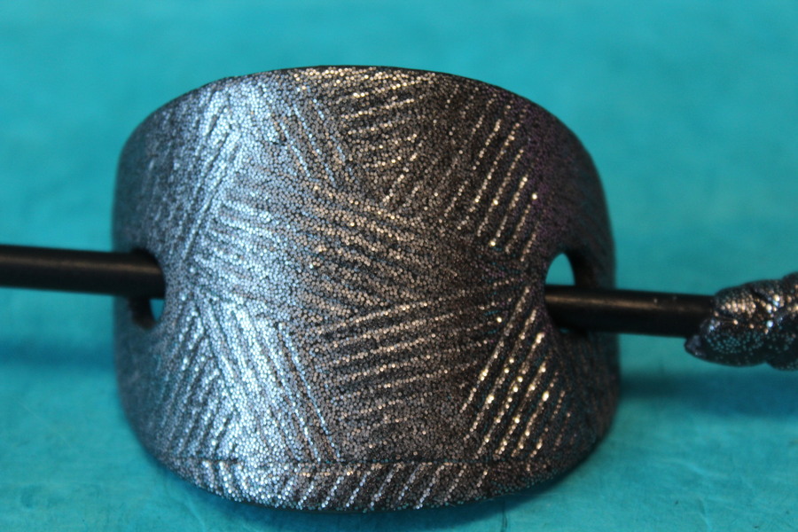 Barette Chignon Adulte Ovale en Pâte polymère-Fond Antracite et Paillètes Argentes, et Impression Abstrête (2)