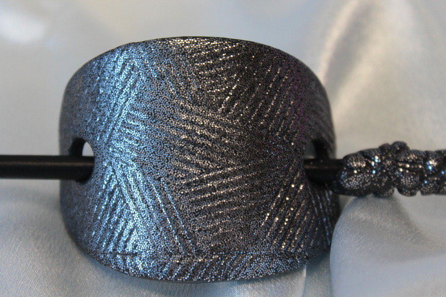 Barette Chignon Adulte Ovale en Pâte polymère-Fond Antracite et Paillètes Argentes, et Impression Abstrête (4)