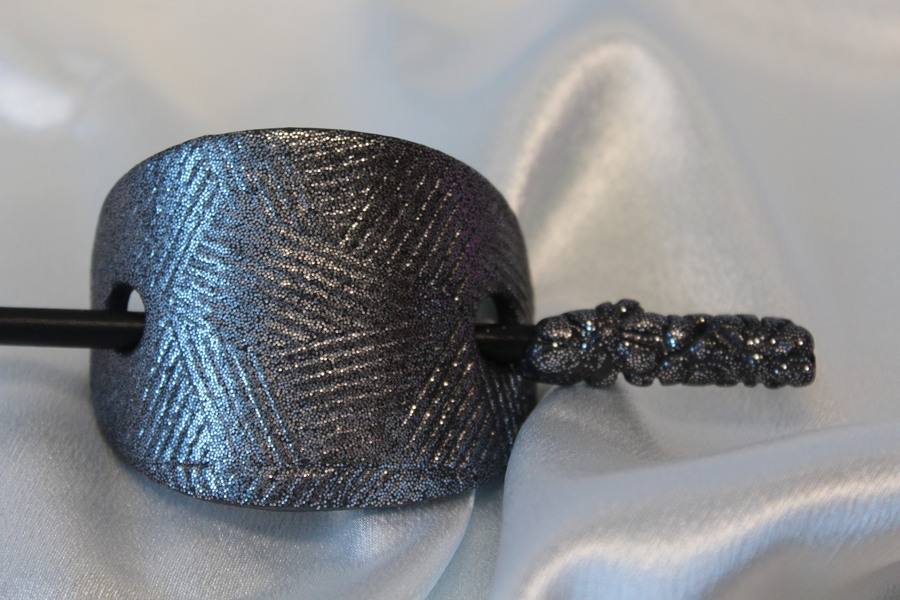 Barette Chignon Adulte Ovale en Pâte polymère-Fond Antracite et Paillètes Argentes, et Impression Abstrête (5)