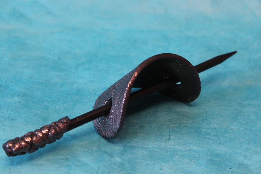 Barette Chignon Adulte Ovale en Pâte polymère-Fond Antracite et Paillètes Argentes, et Impression Abstrête (3)