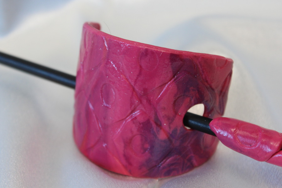Barette Chignon Adulte en Pâte polymère-Fond Magenta ,Décalcomanie Marbré Bleu et Impression Losange