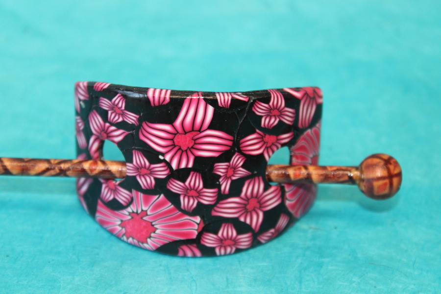 Barette Chignon Enfant en Pâte polymère-Fond noir et Déco Fleurie (4)
