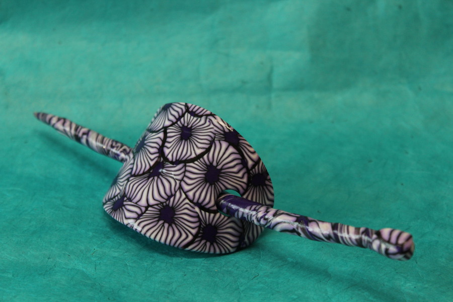 Barette-Chignon-Polymere-Fleur-Blanche-Violette-3