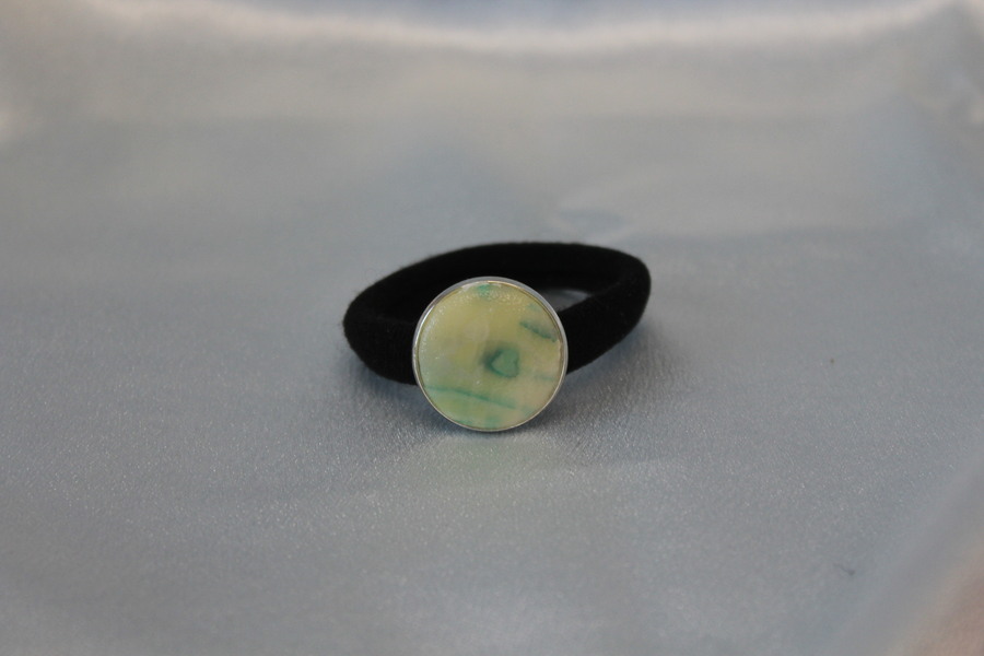 Elastique à Cheveux-Support Argenté-Cabochon Couleur Marbré Jaunes et Verts (2)