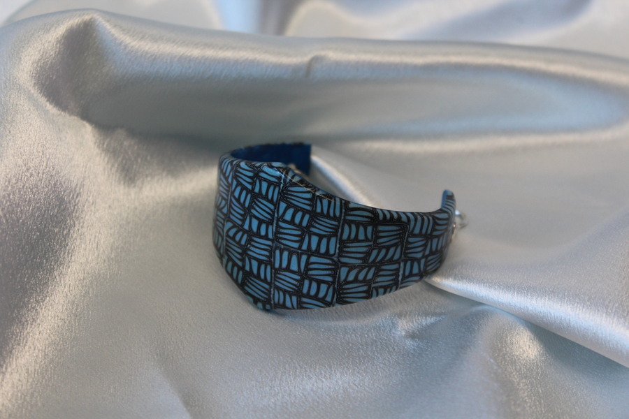 Bracelet Manchette en Pâte Polymère, noir et bleu ciel (5)