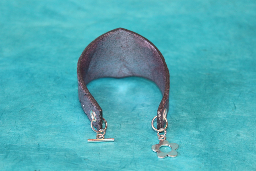 Bracelet Manchette Forme Diadème Pâte Polymère Recouvert de Paillette Rose et Impression Losange