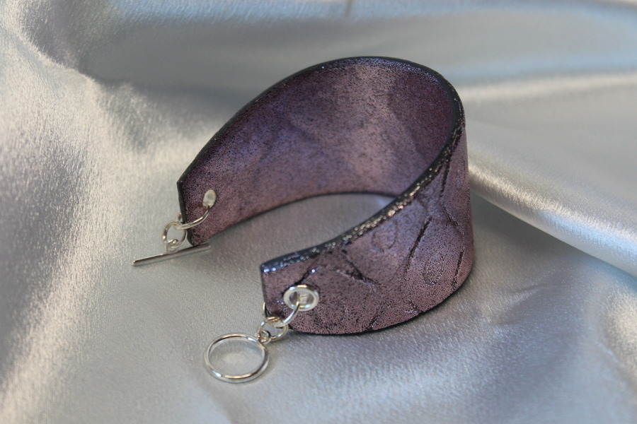 Bracelet Manchette Forme Pâte Polymère Recouvert de Paillette Rose et Impression Losange (3)