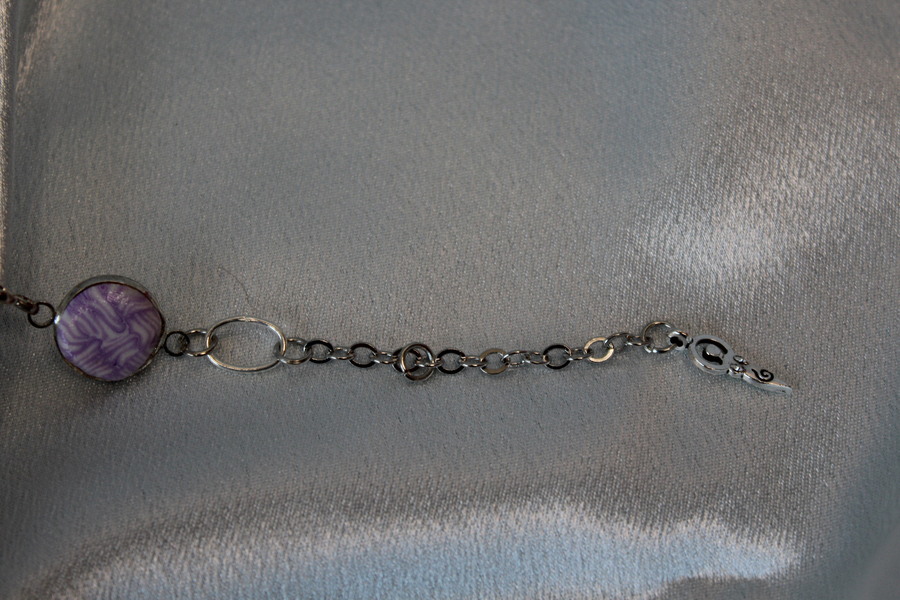 Bracelet Support Acier Argenté à 6 Cabochons. Déco en pâte Polymère Blanc et Parme (6)