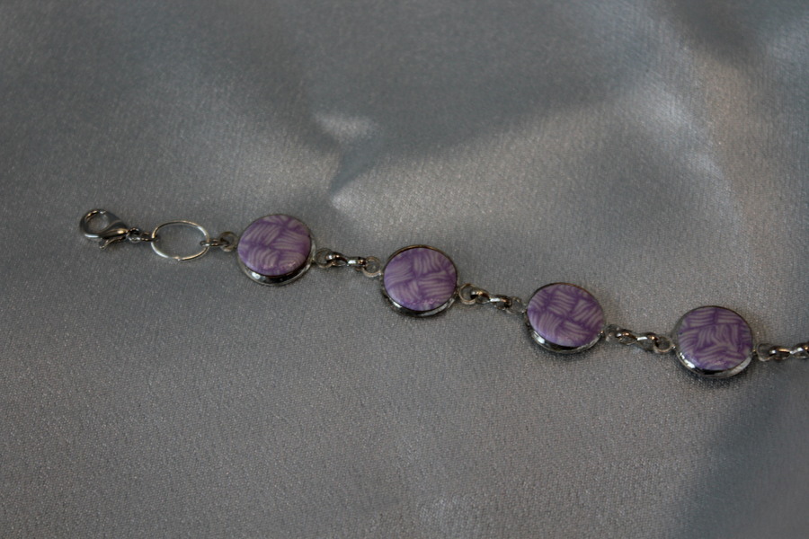 Bracelet Support Acier Argenté à 6 Cabochons. Déco en pâte Polymère Blanc et Parme (7)