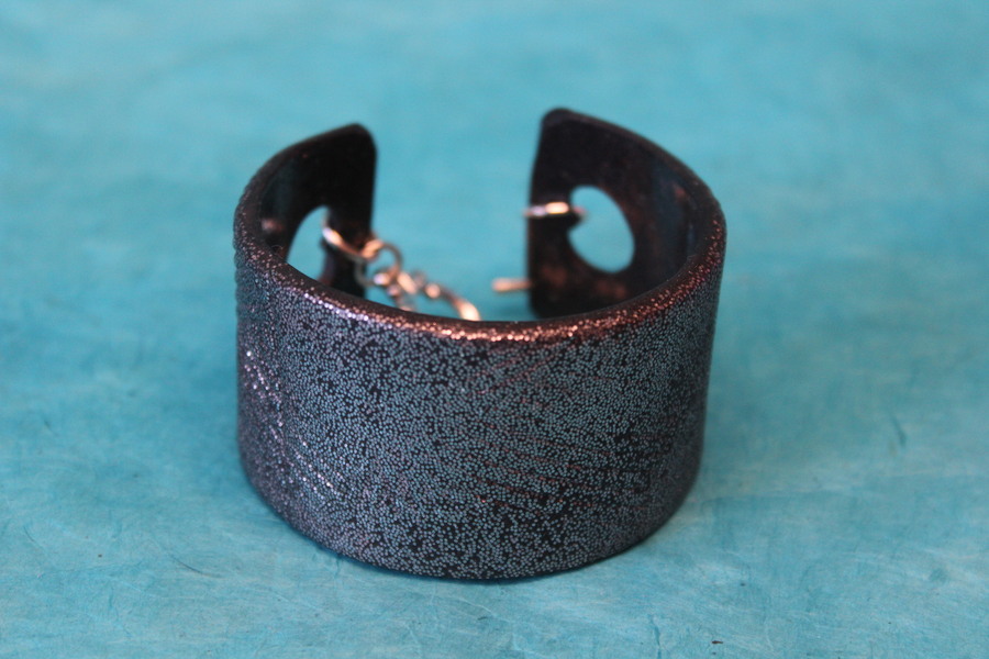 Bracelet Manchette  Droit Pâte Polymere et paillette Argenté avec des impressions