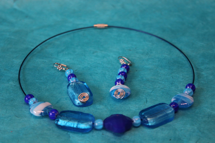Parure-Collier-Boucle dOreille-Perles de Verre Bleus (4)