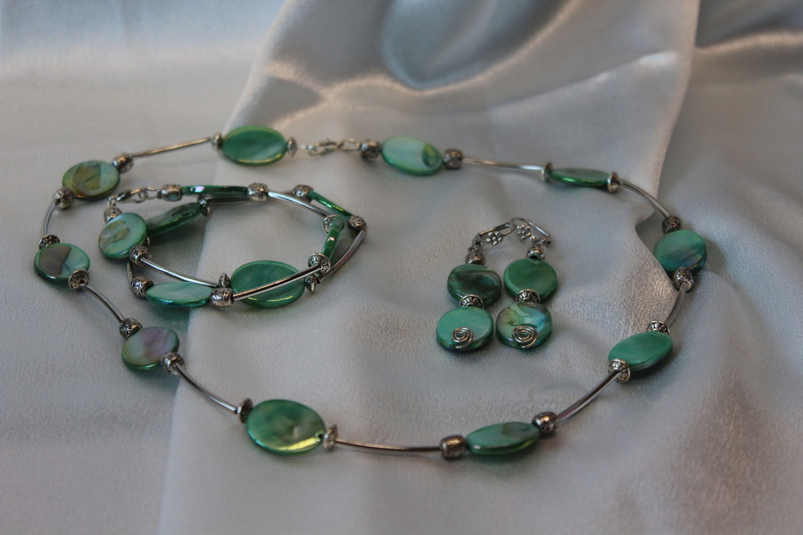 Parure-Collier-Bracelet-Boucle dOreille-Nacre Vert et Perles Métal (6)