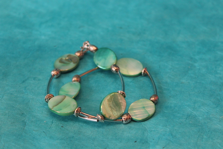 Parure-Collier-Bracelet-Boucle dOreille-Nacre Vert et Perles Métal (4)